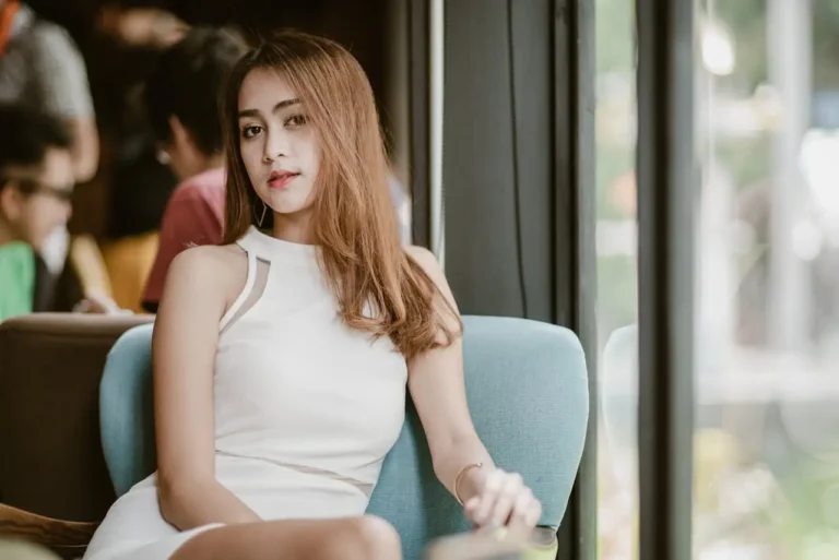 High Chances She Likes You: Signs Most Men Miss Every Day