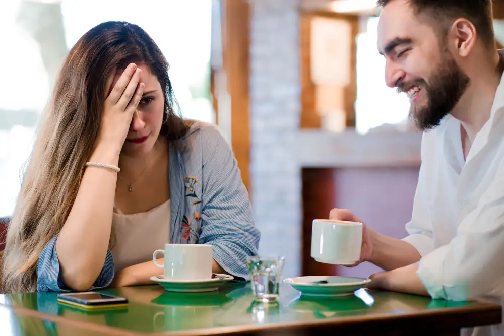 Female partner looking bored on a date because of generic messages and weak conversation effort